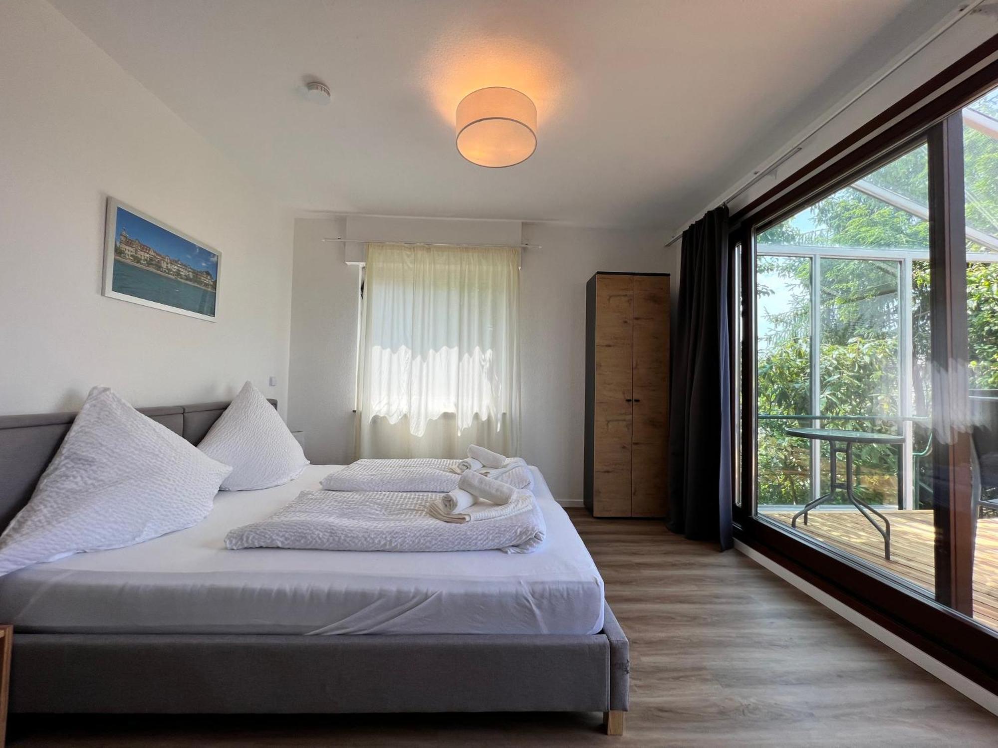 אוברלינגן Ferienhaus Wellnesshuette Mit Aussenwhirlpool Und Herrlichem See-Und Alpenblick מראה חיצוני תמונה